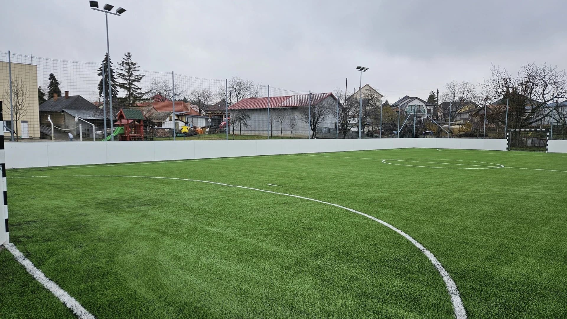 Műfüves sportpálya – Gyöngyöstarján