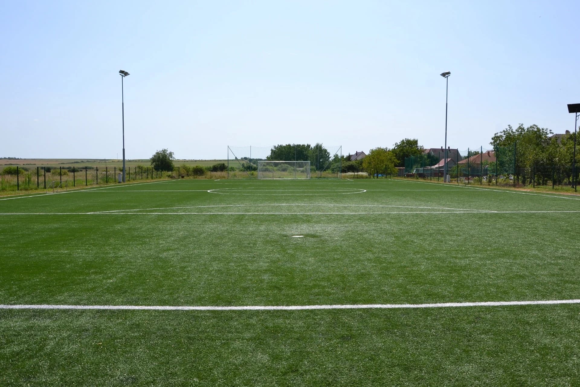 Nagy műfüves sportpálya – Domoszló
