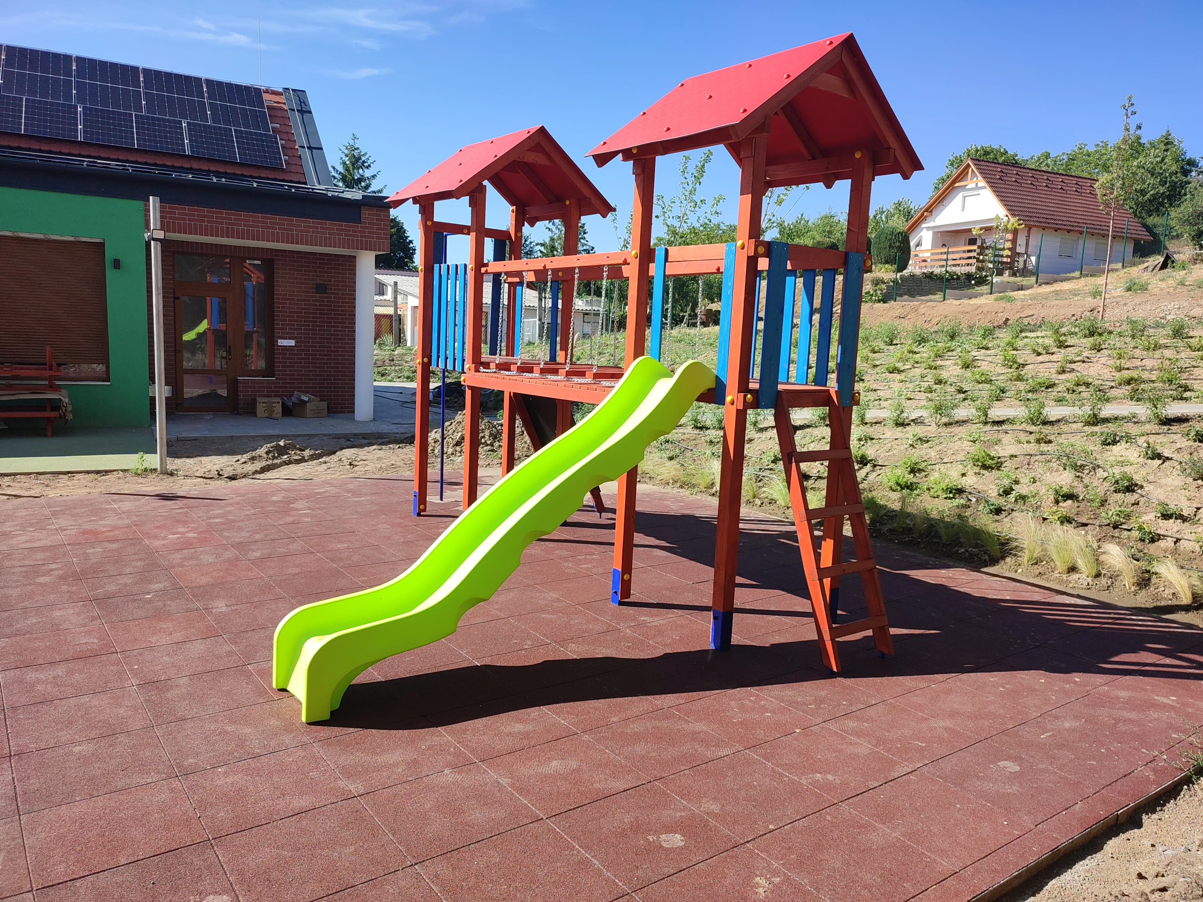 Kéttornyú fa játszóvár csúszdával – Szada